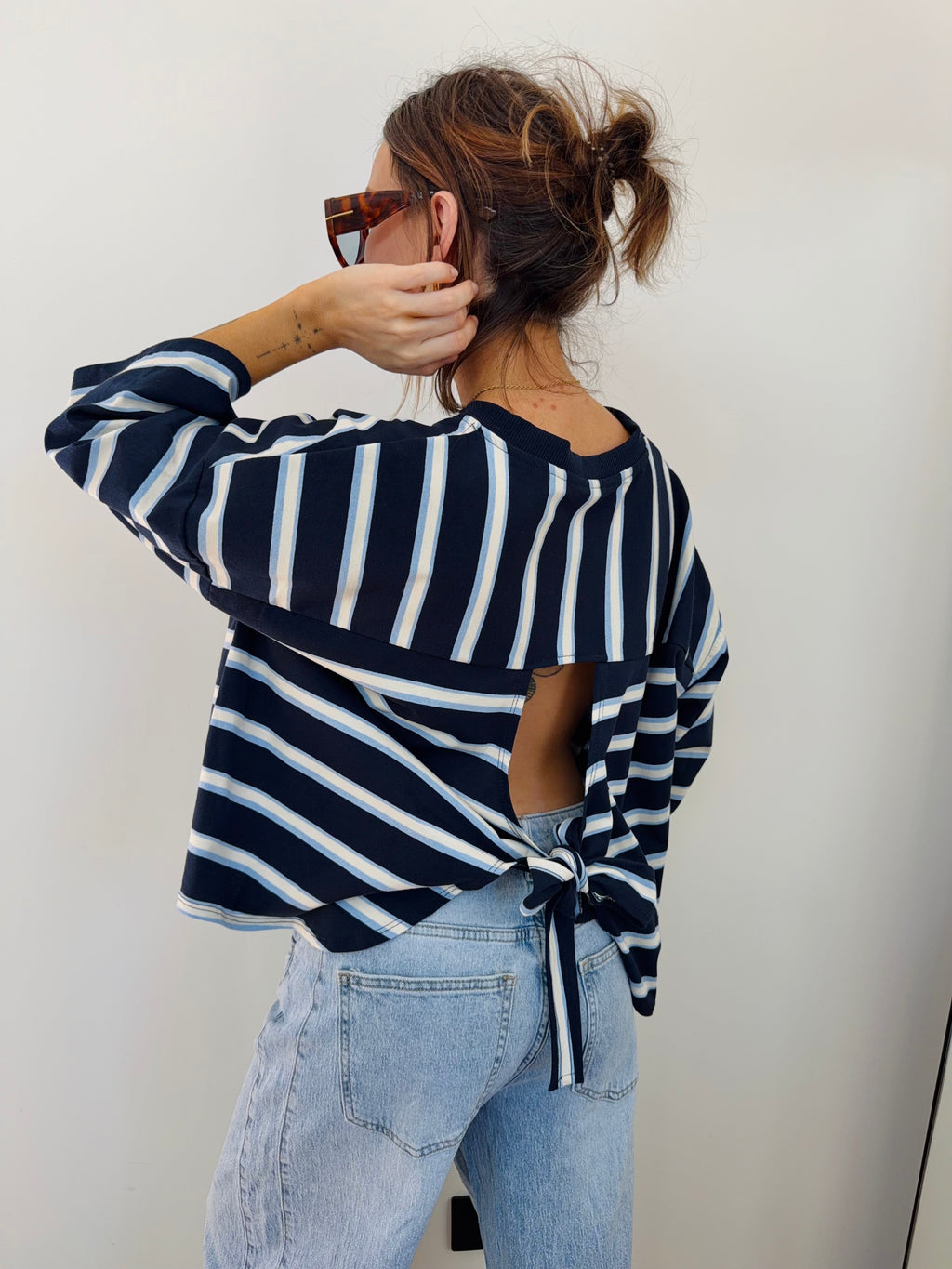 T-shirt rayé avec noeud - bleu marine