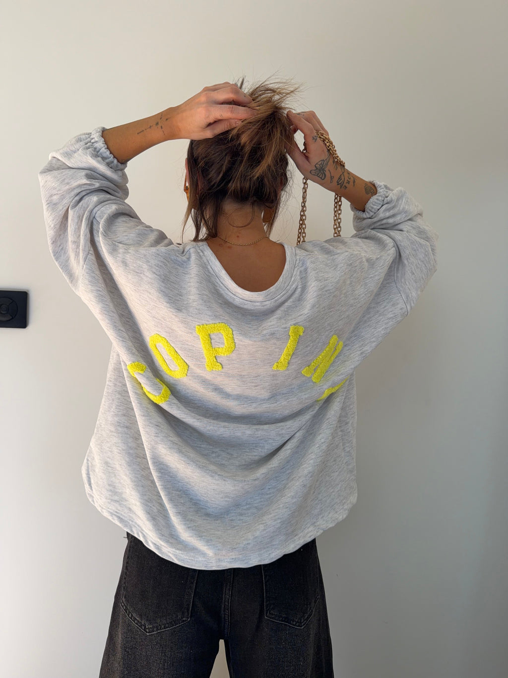 Sweat Copine - gris et jaune fluo