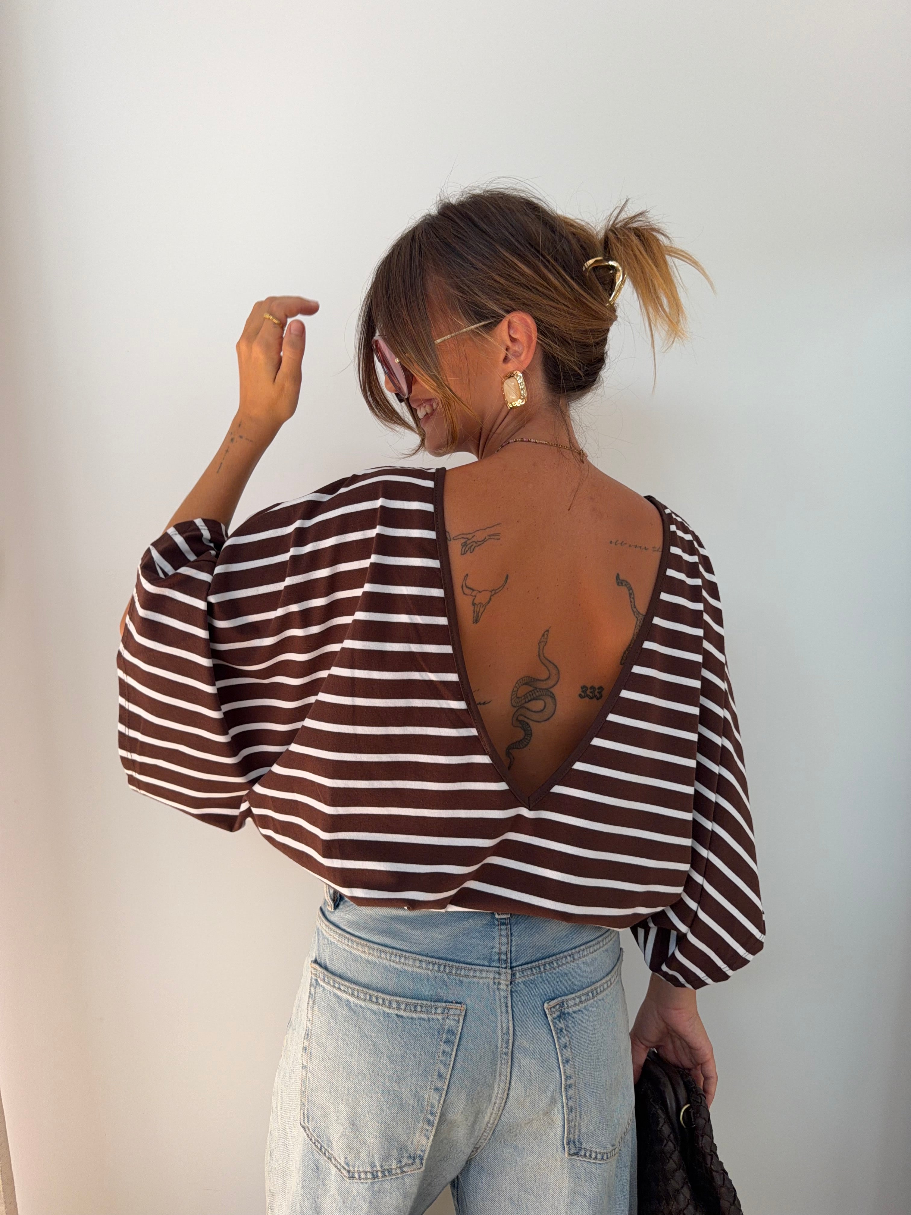 T-shirt dos nu V - choco rayé blanc