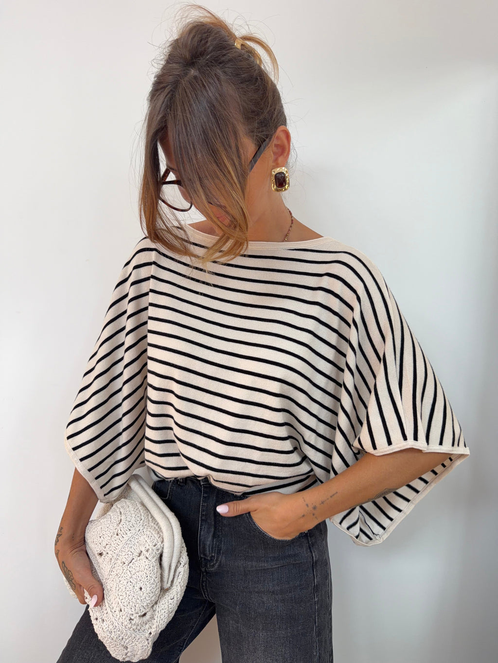 Pull léger rayé manches papillon - beige et noir