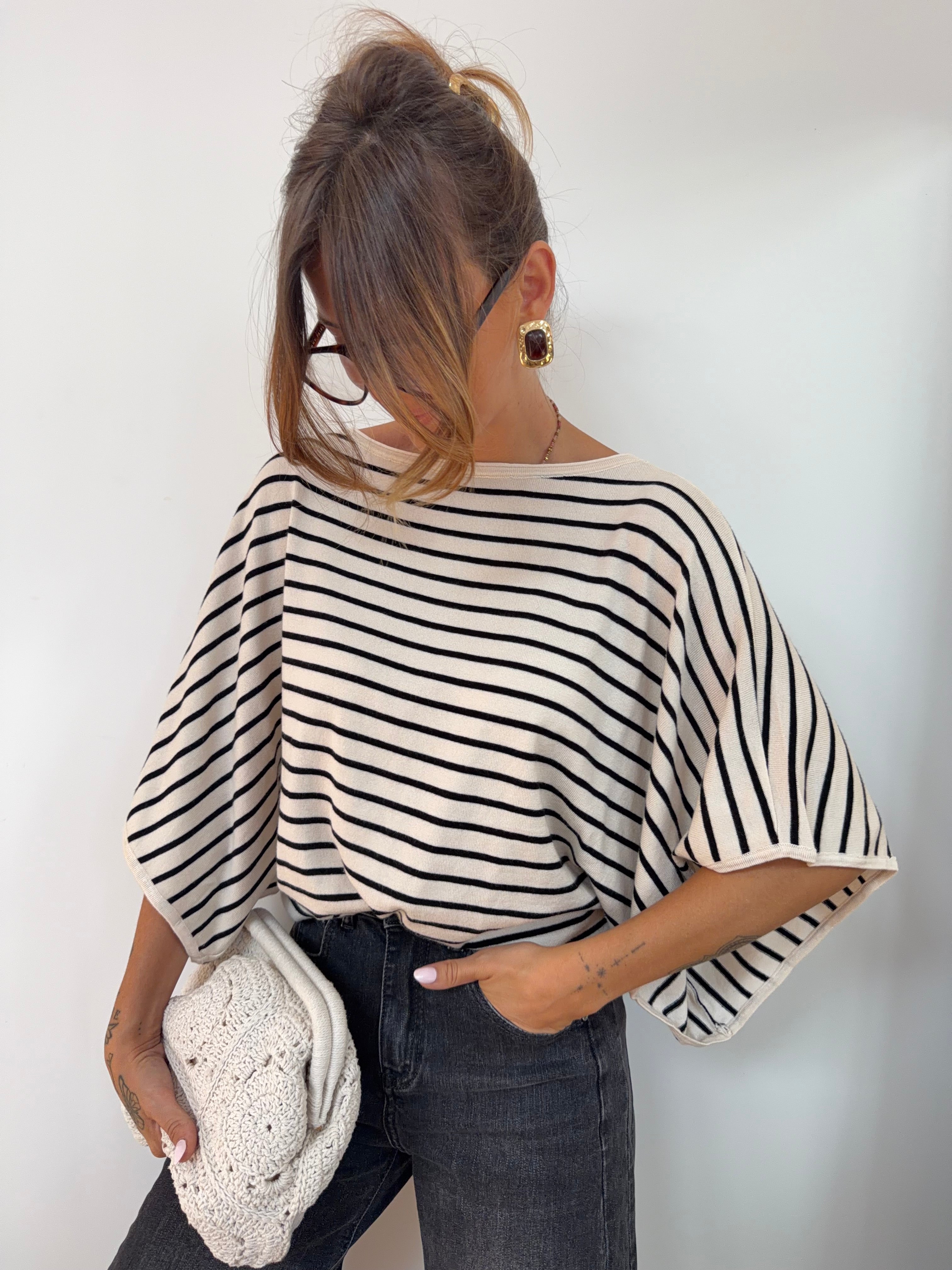 Pull léger rayé manches papillon - beige et noir