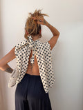 Blouse dos nu à pois - beige et grise
