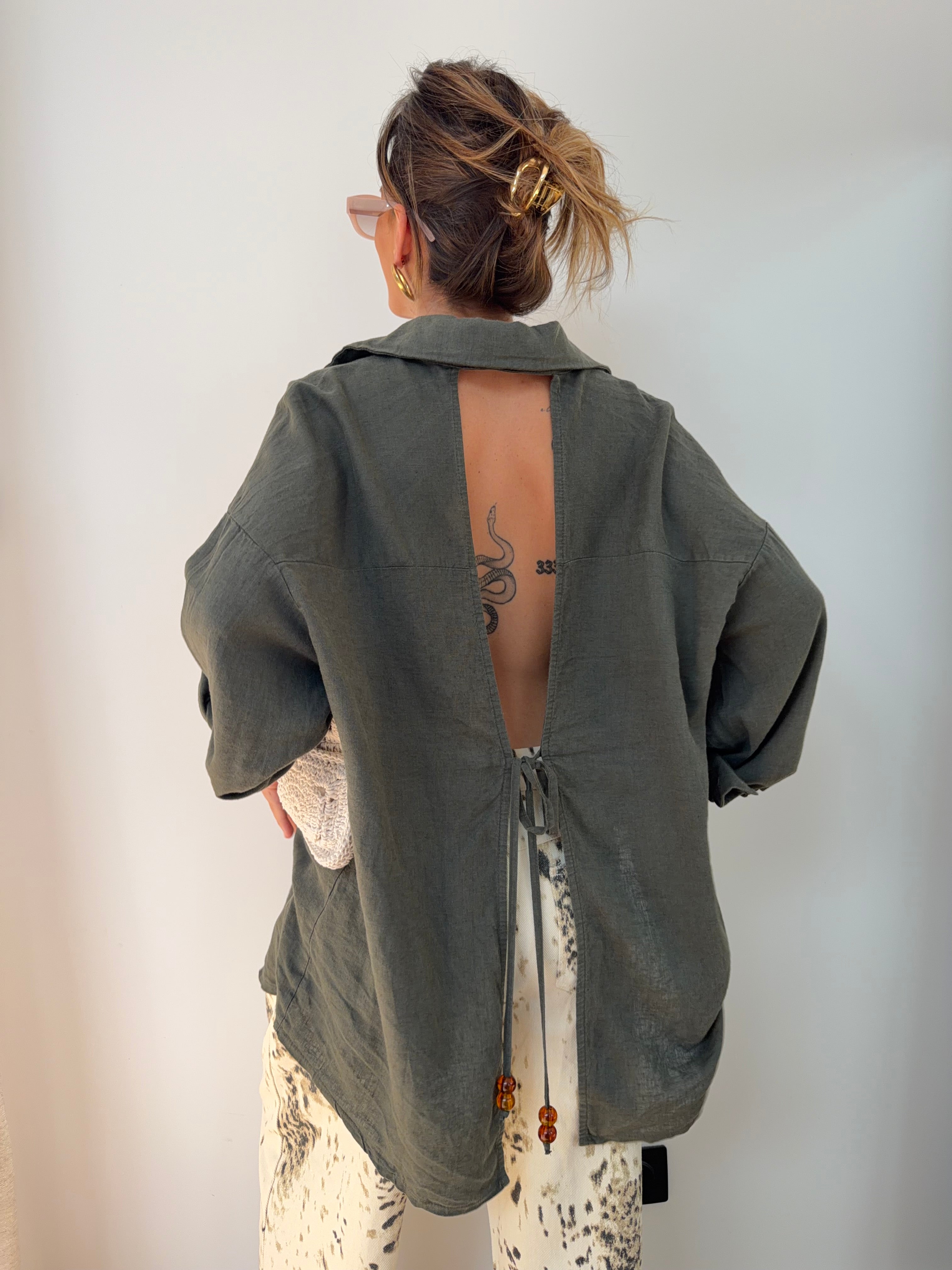 Chemise dos nu en lin - kaki