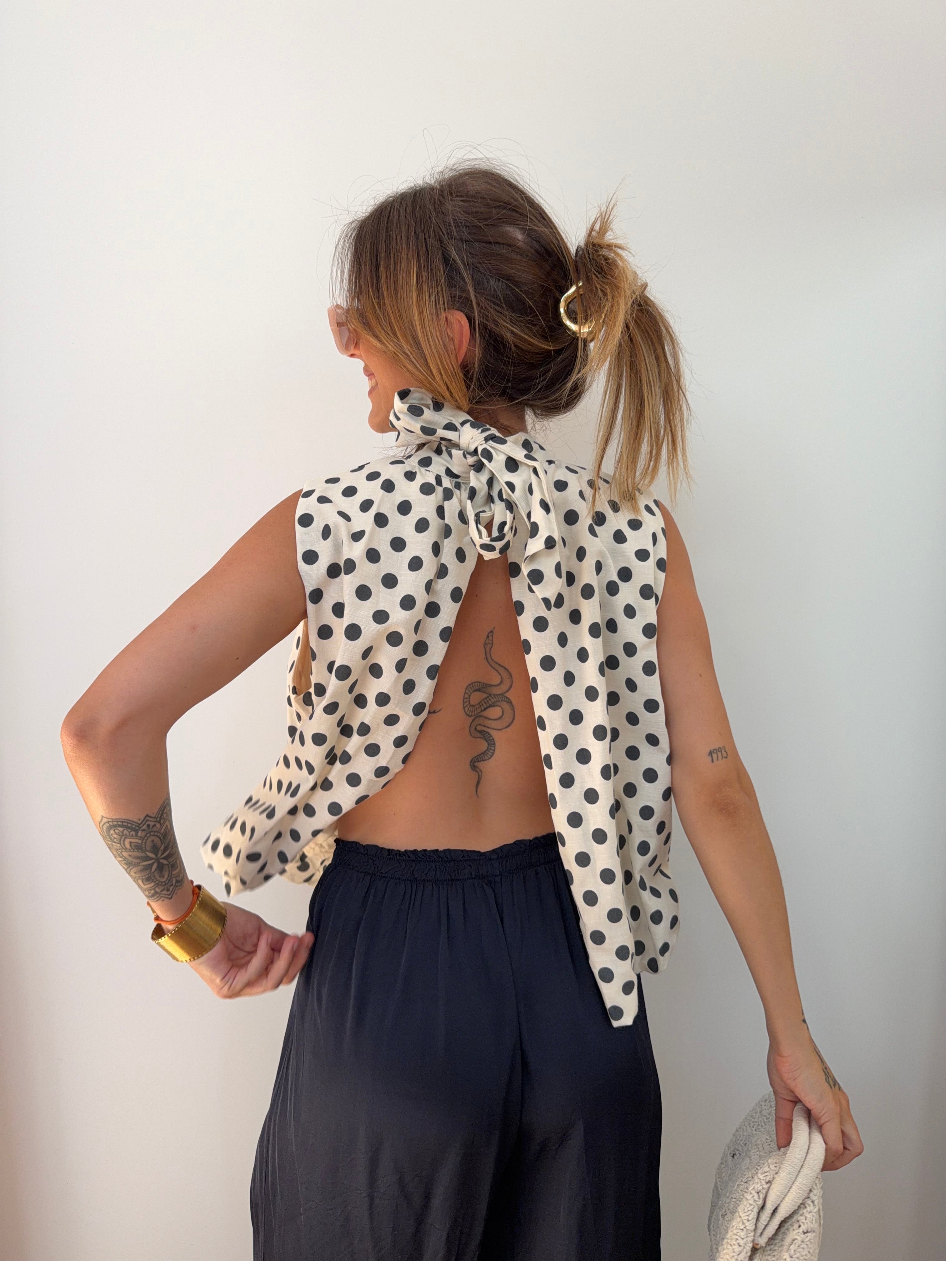 Blouse dos nu à pois - beige et grise