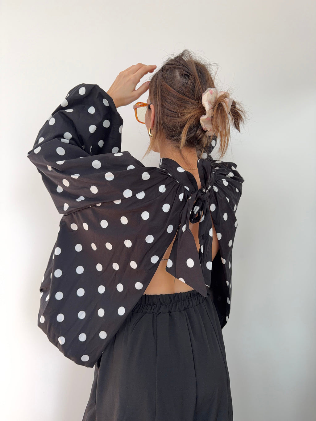 Blouse dos nu à pois - noire