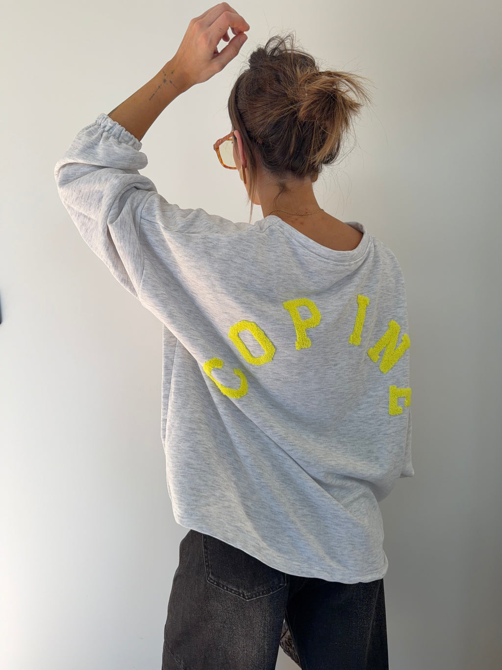 Sweat Copine - gris et jaune fluo