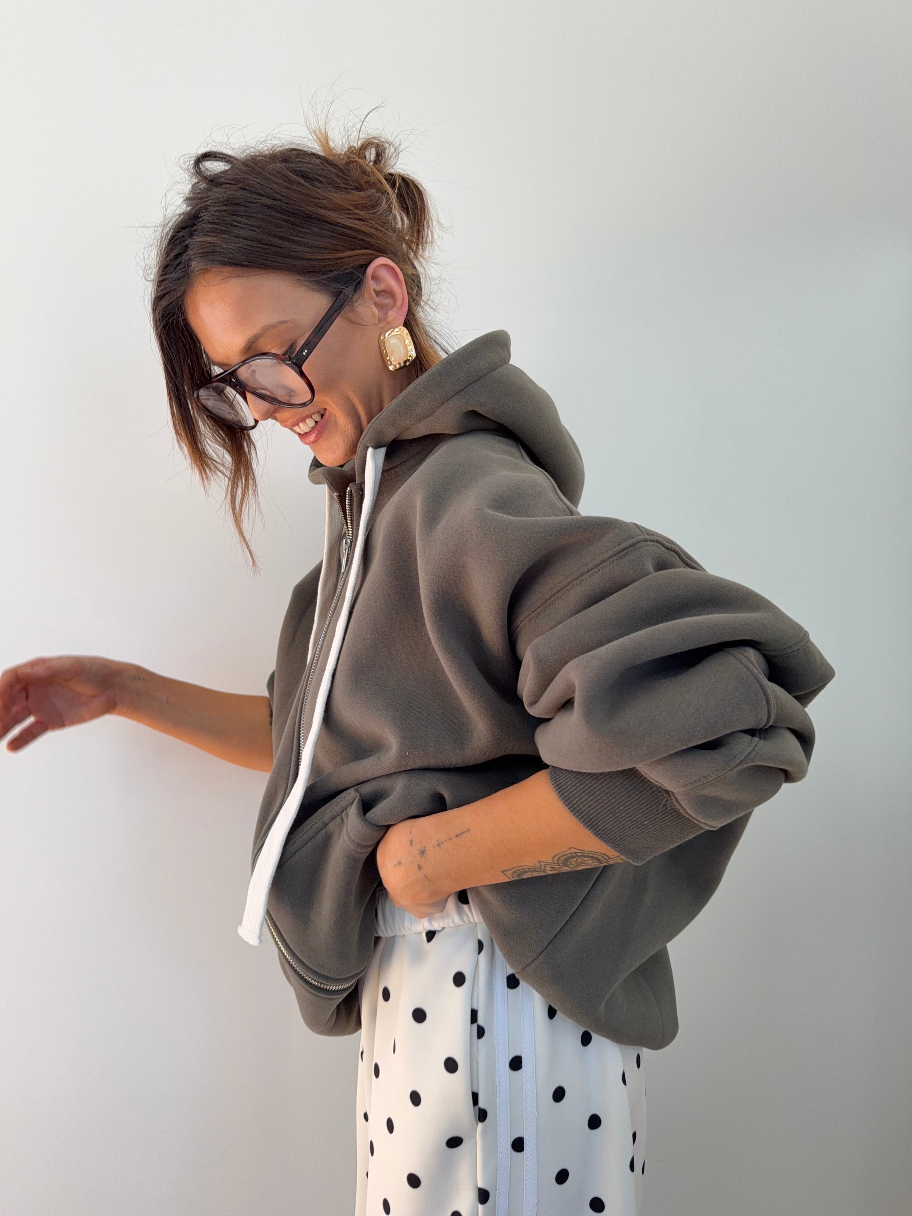 Veste sweat kaki à capuche