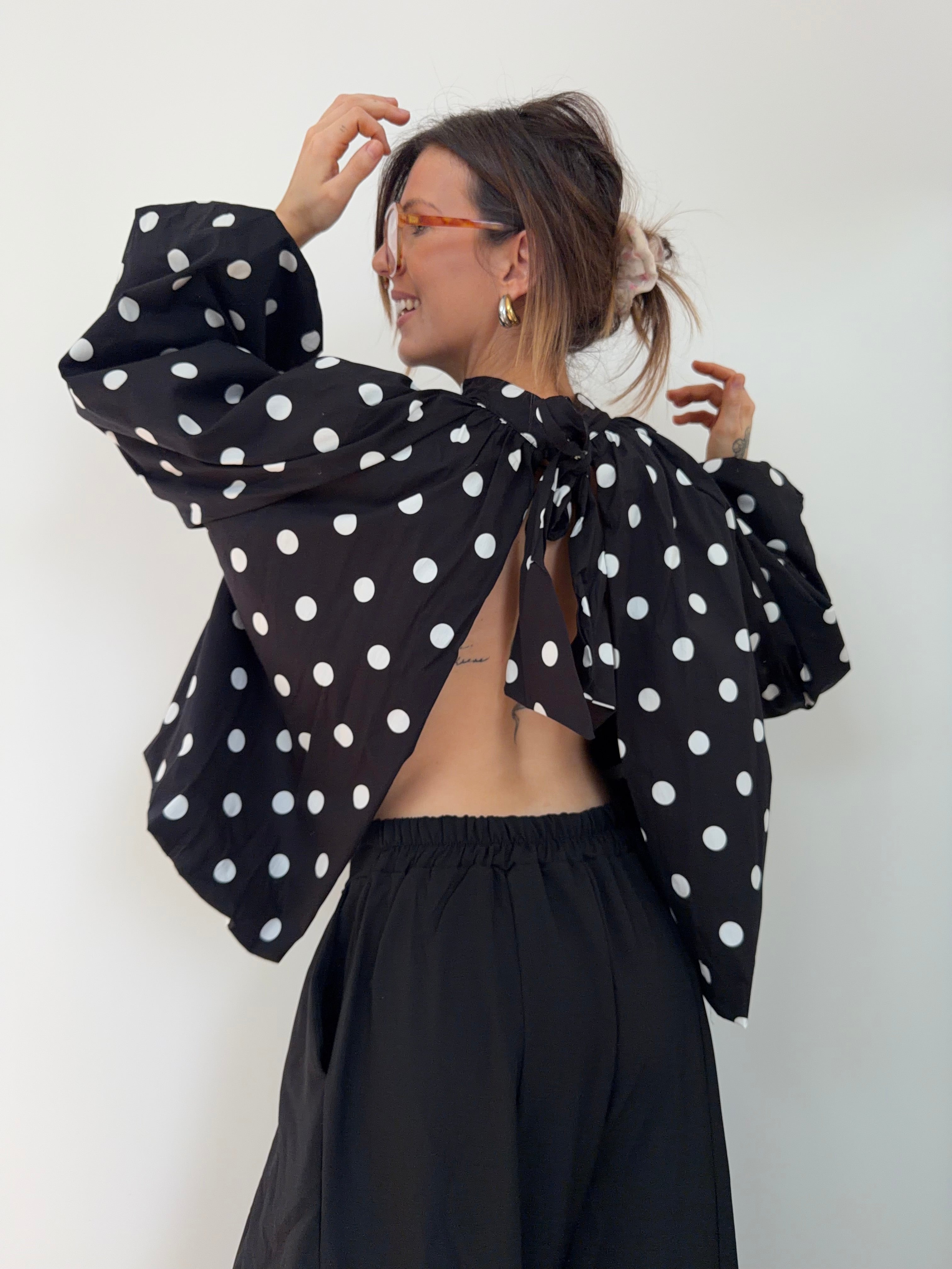 Blouse dos nu à pois - noire