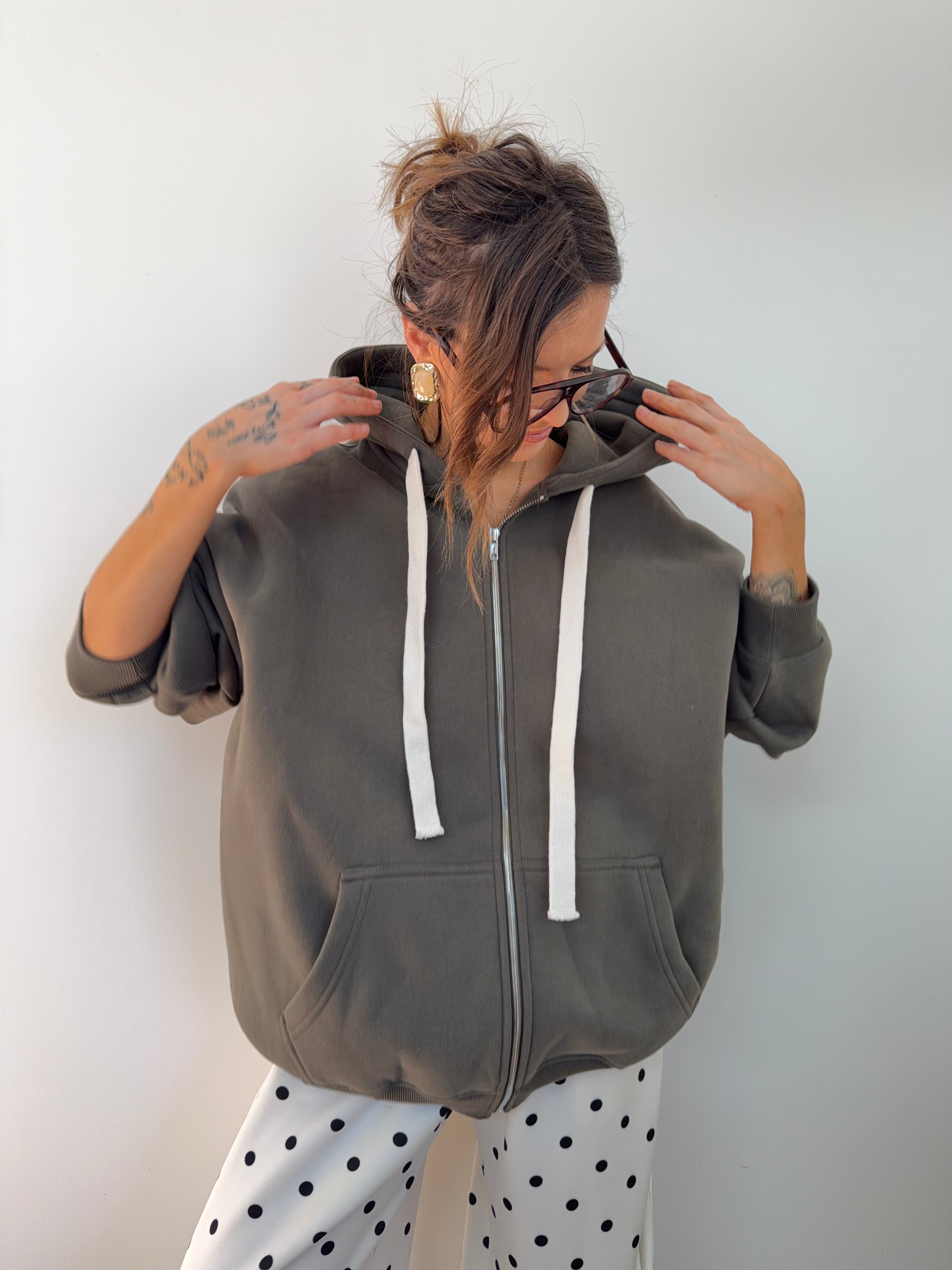 Veste sweat kaki à capuche