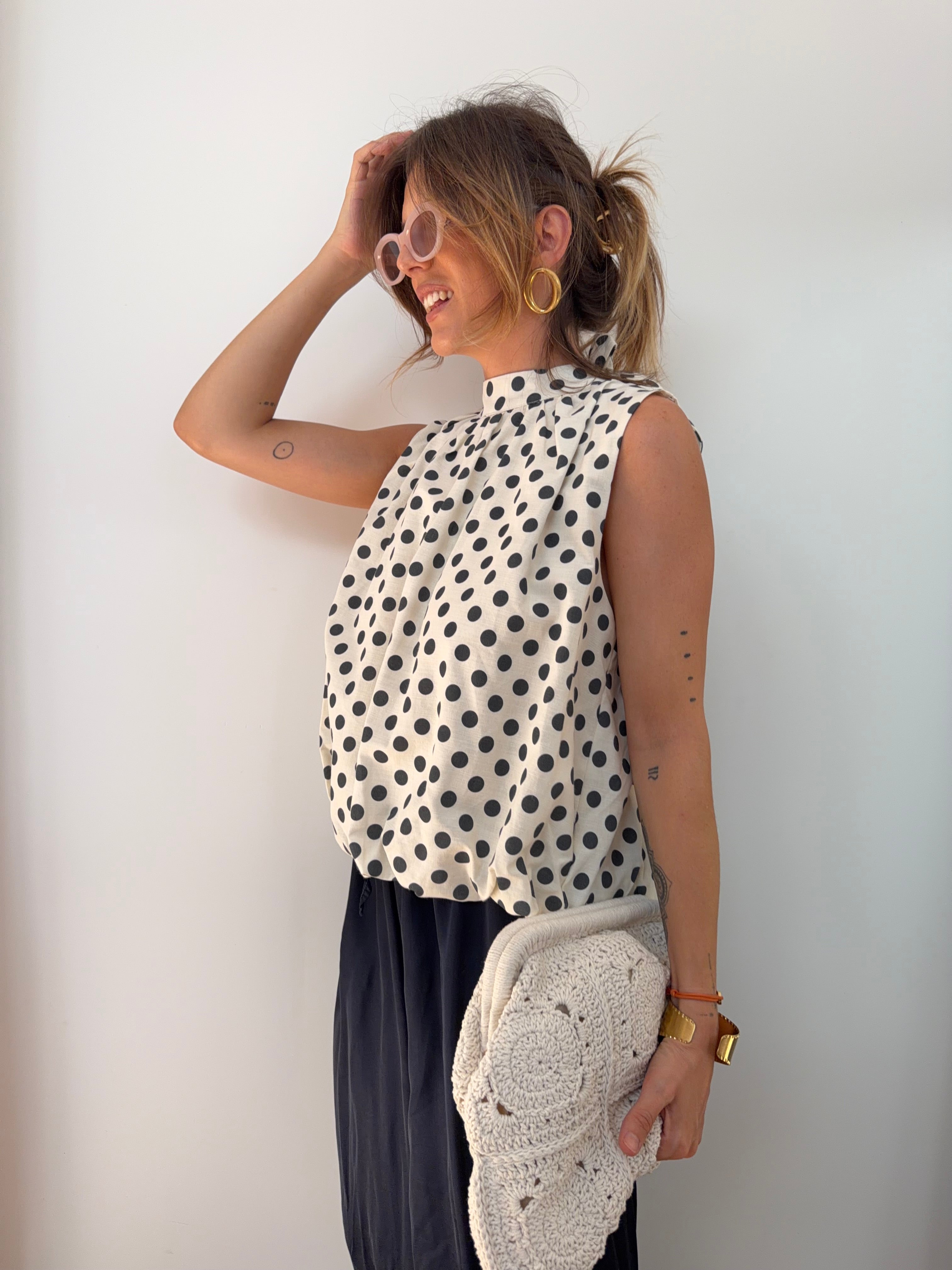 Blouse dos nu à pois - beige et grise