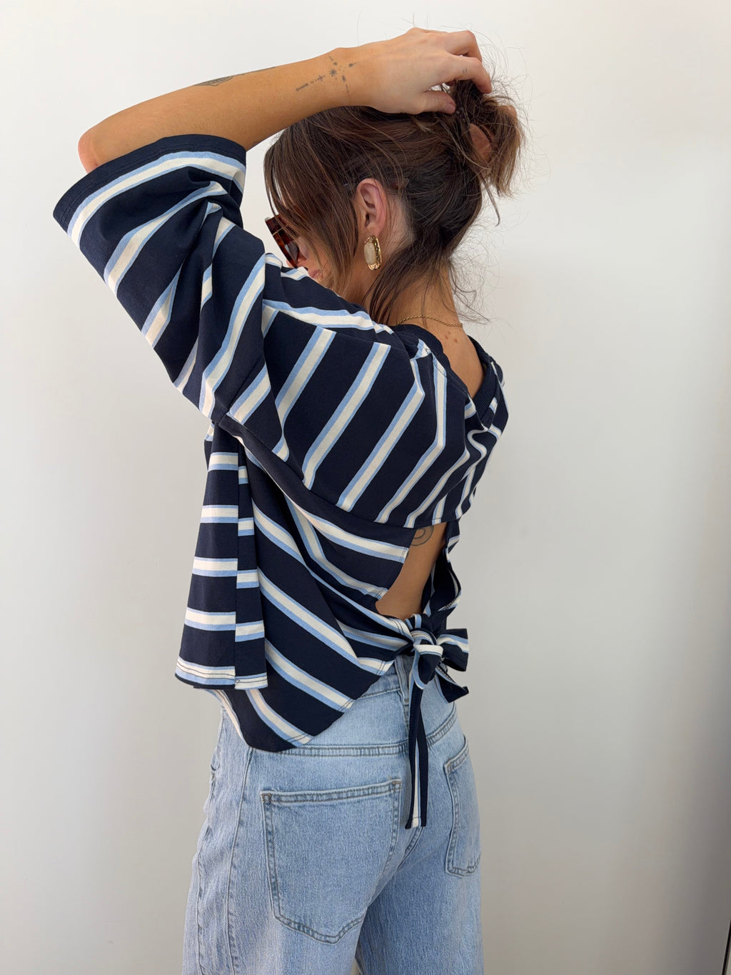 T-shirt rayé avec noeud - bleu marine