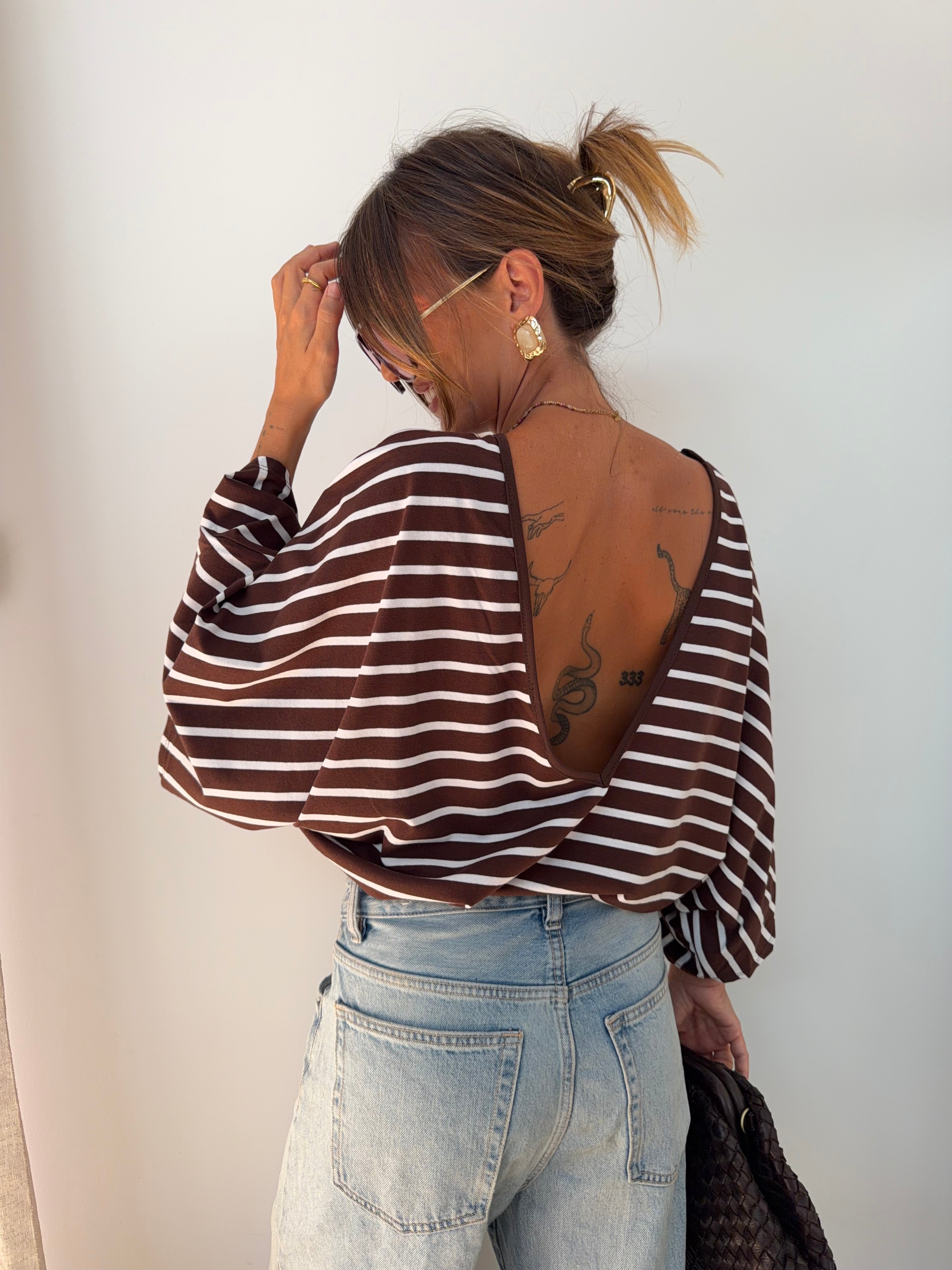T-shirt dos nu V - choco rayé blanc