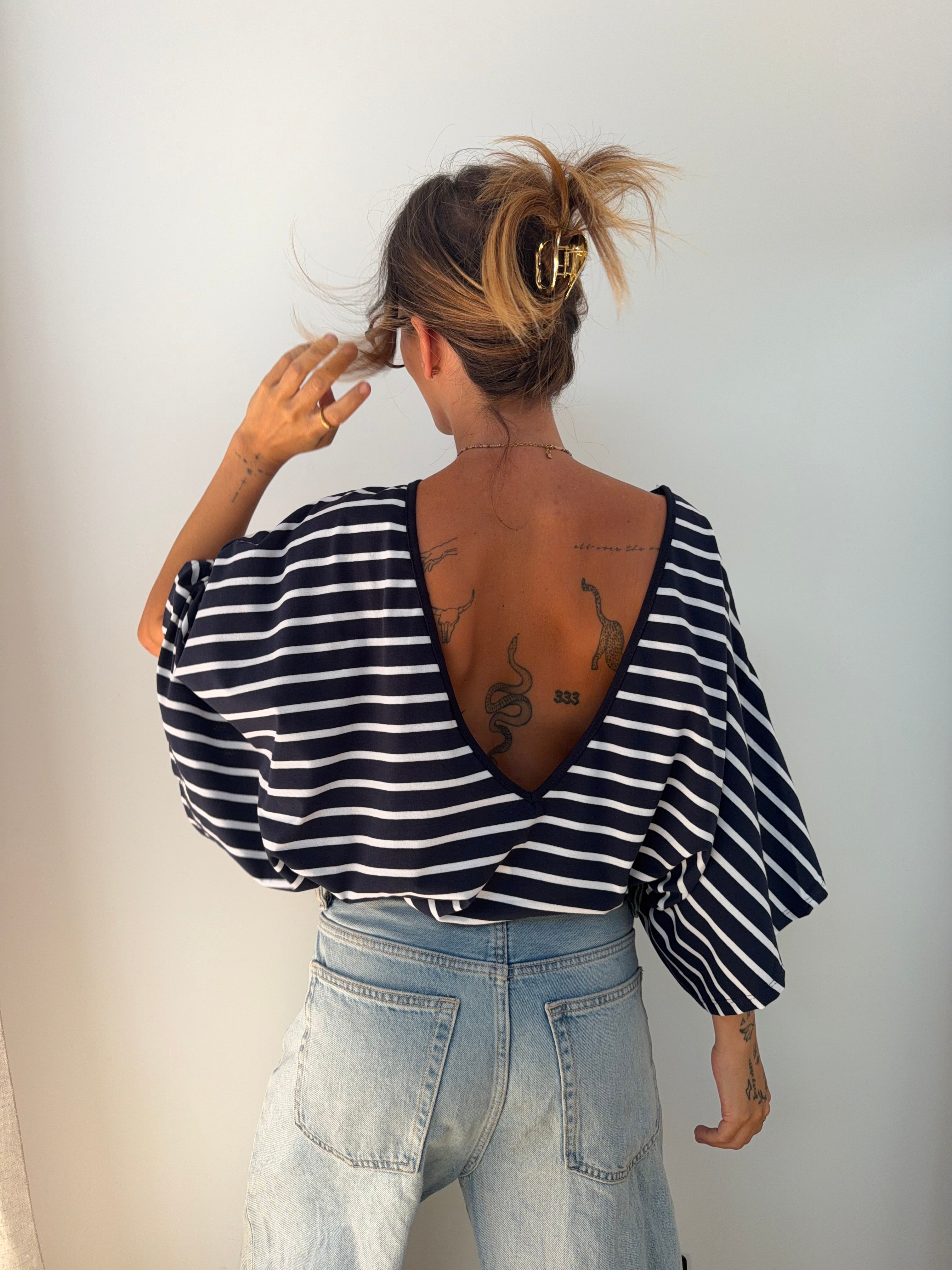 T-shirt dos nu V - bleu rayé blanc