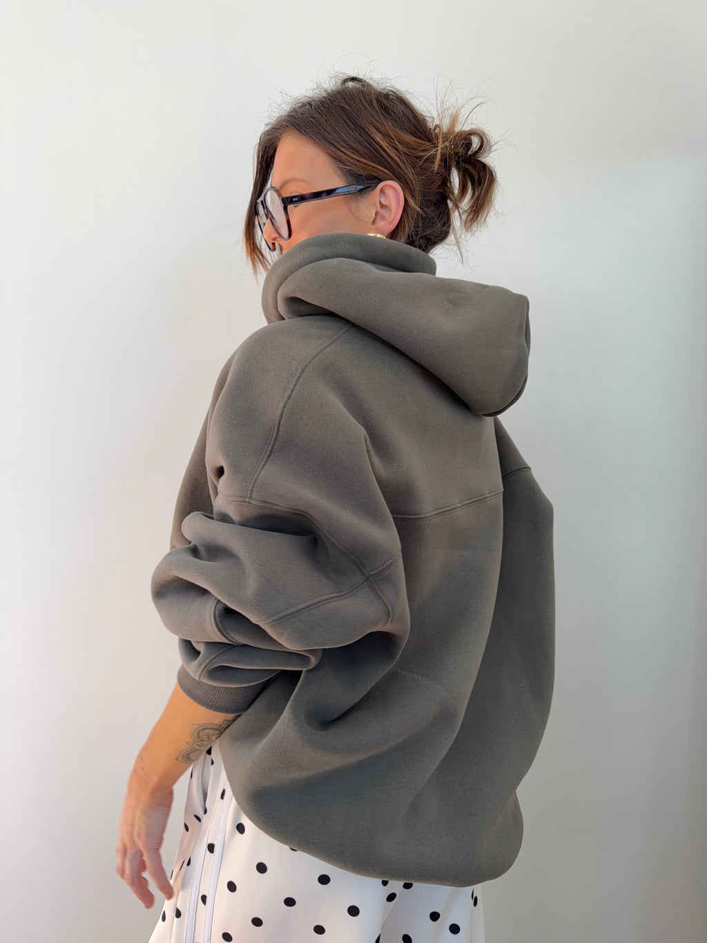 Veste sweat kaki à capuche