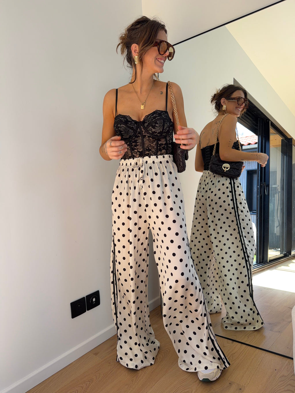 Pantalon en soie fluide à pois - beige