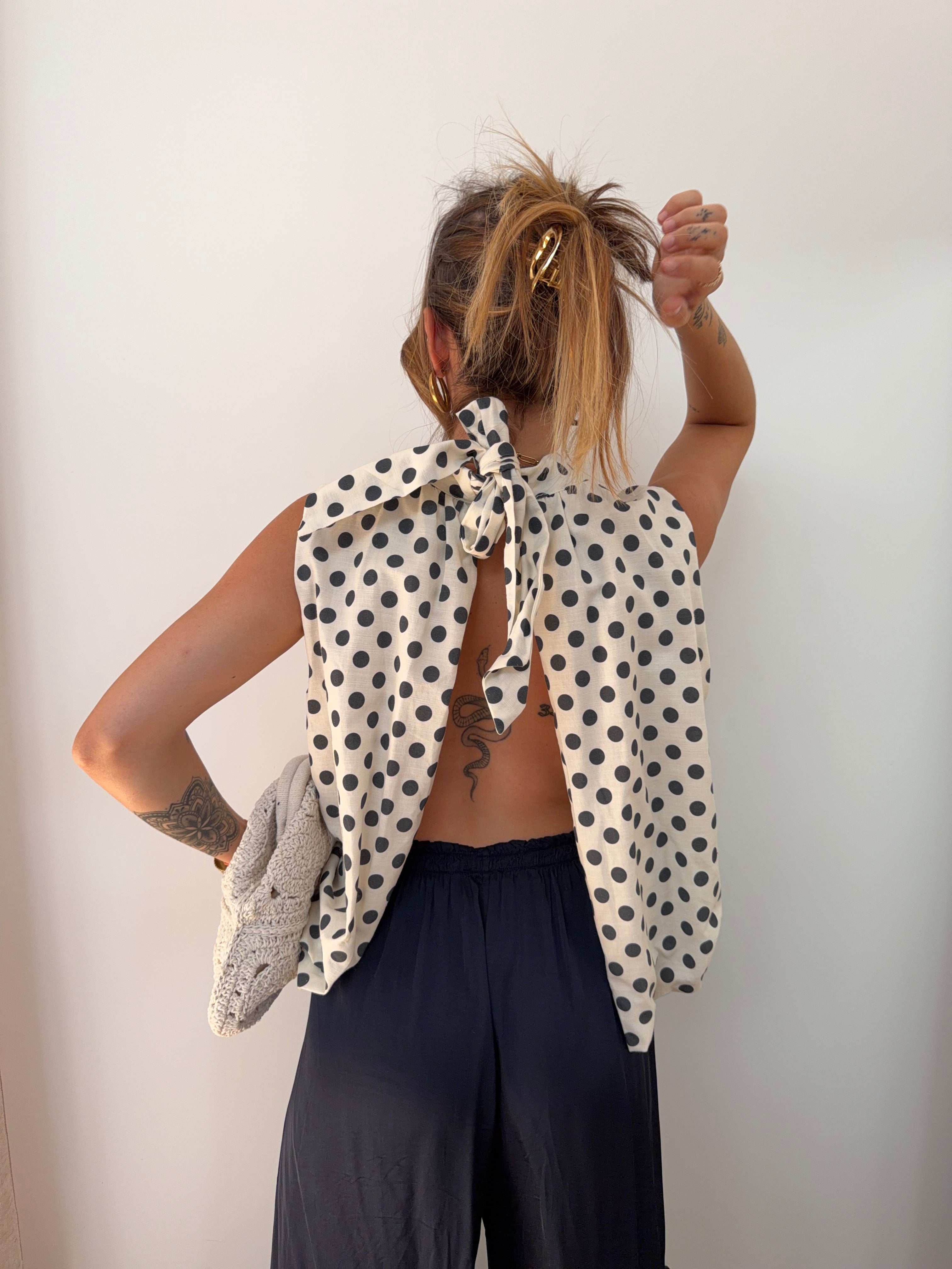 Blouse dos nu à pois - beige et grise