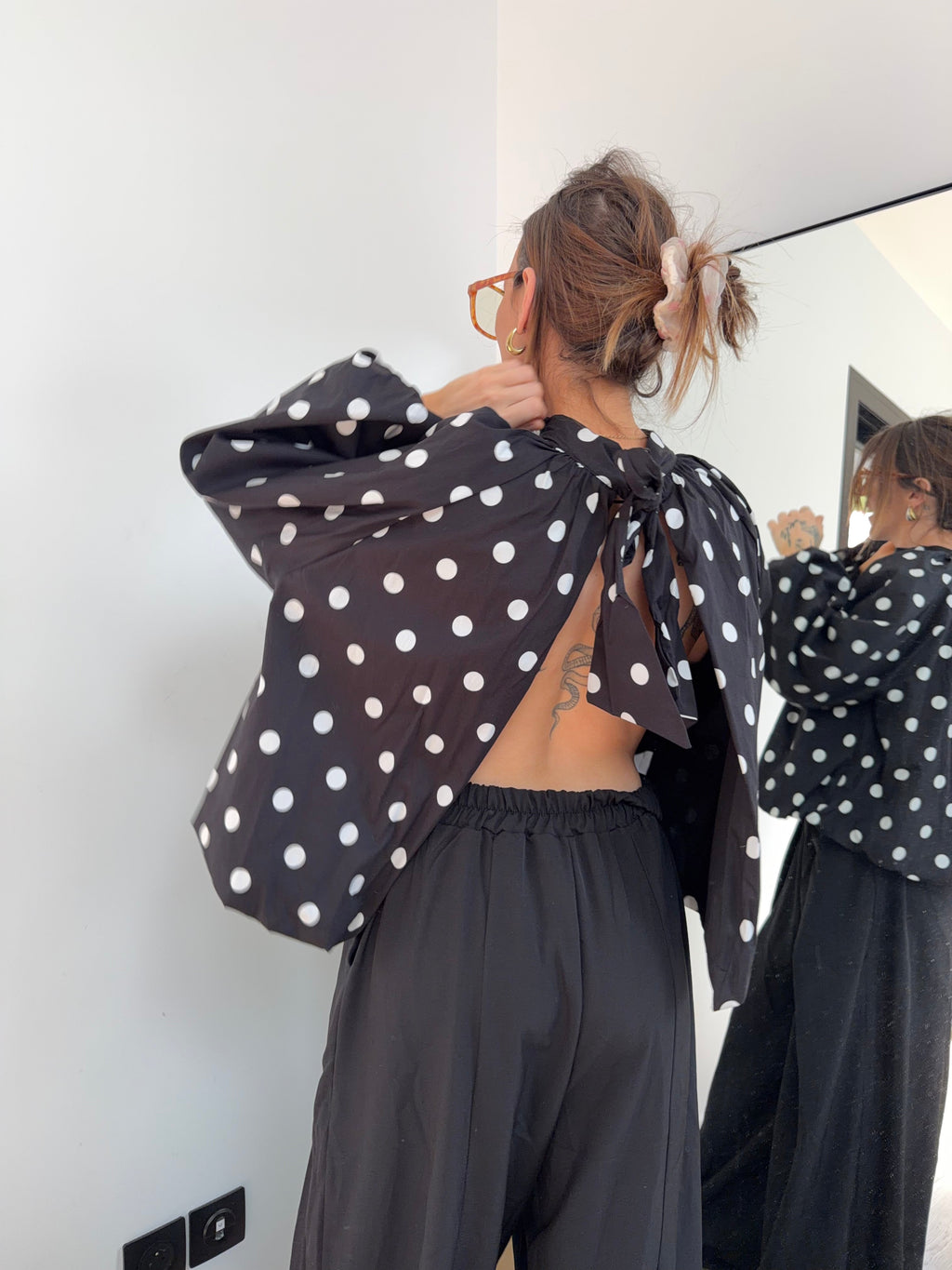 Blouse dos nu à pois - noire