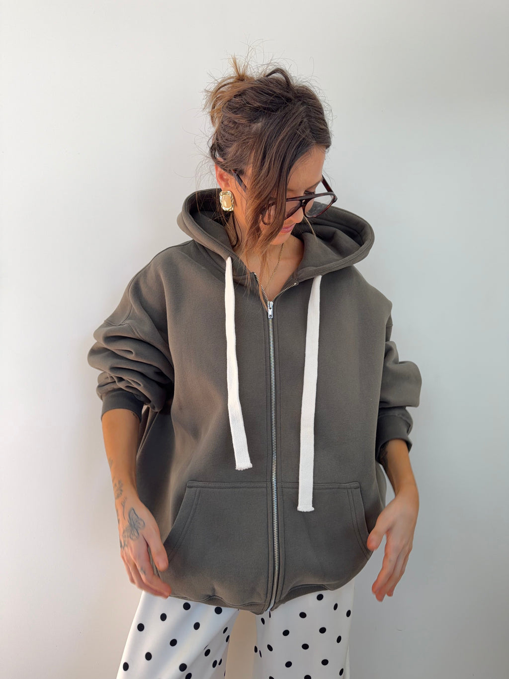 Veste sweat kaki à capuche
