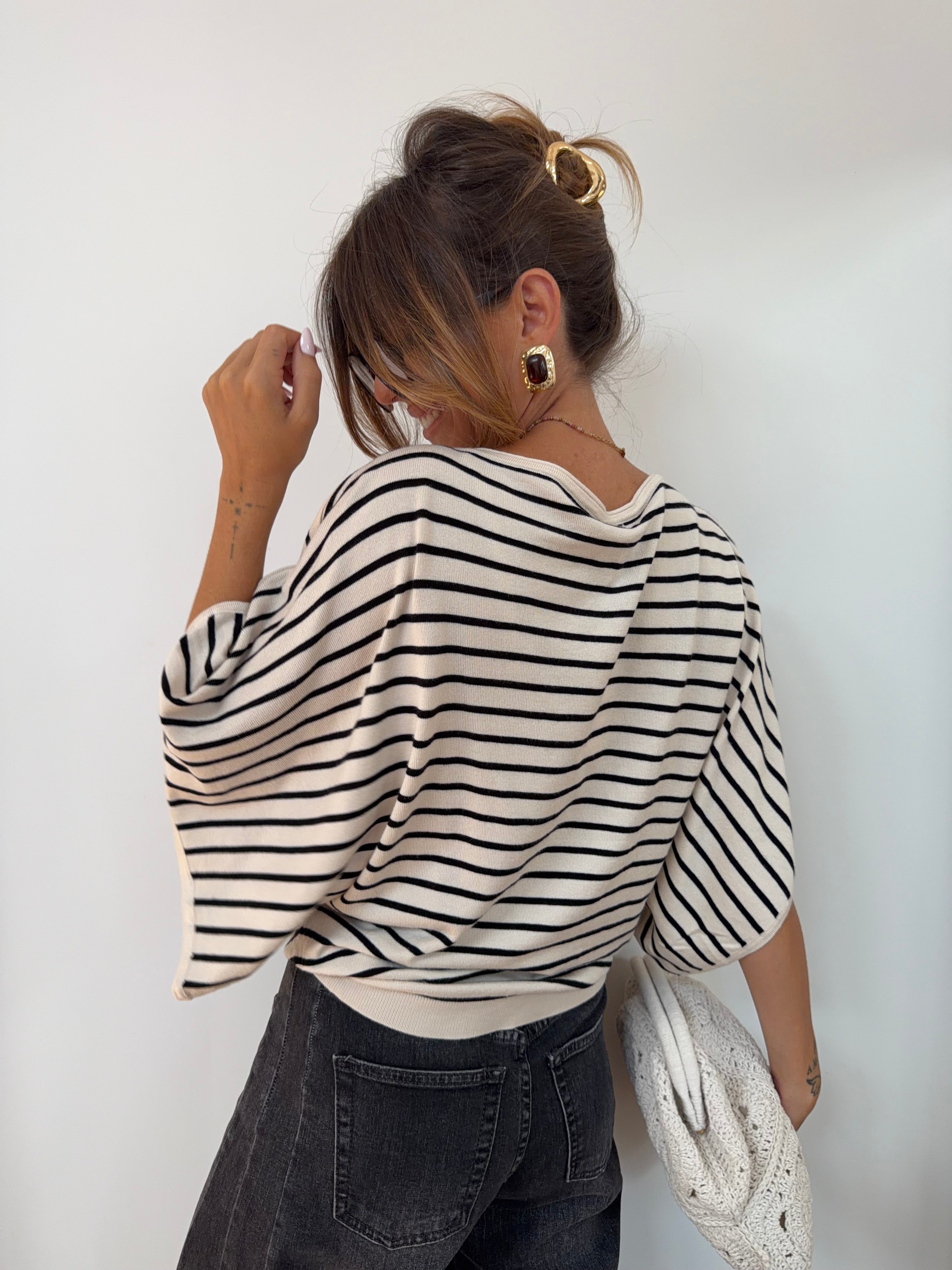 Pull léger rayé manches papillon - beige et noir